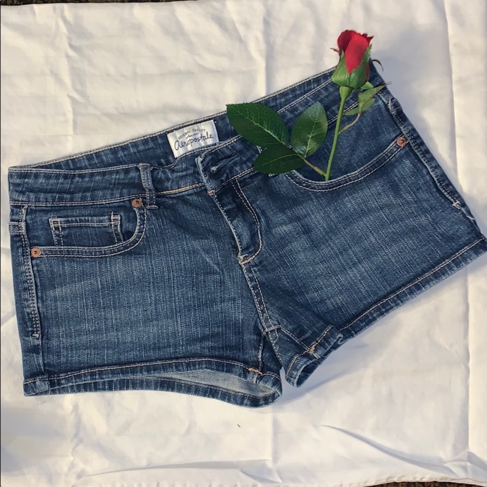 AEROPOSTALE - 5pocket Denim Shorts; inseam: 2 1/2”